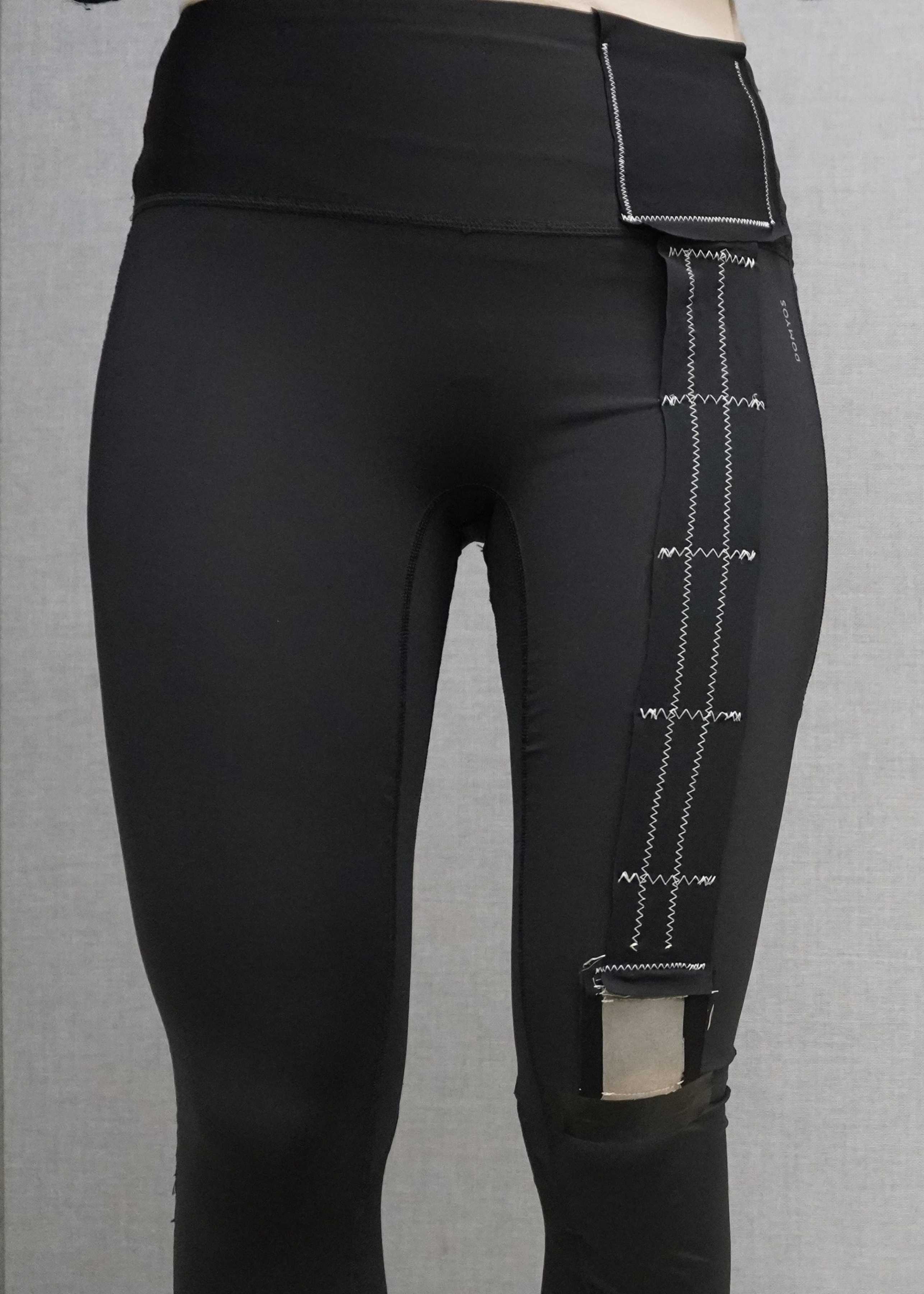 Enlarged view: A woman wears the running pants with integrated textile sensors.