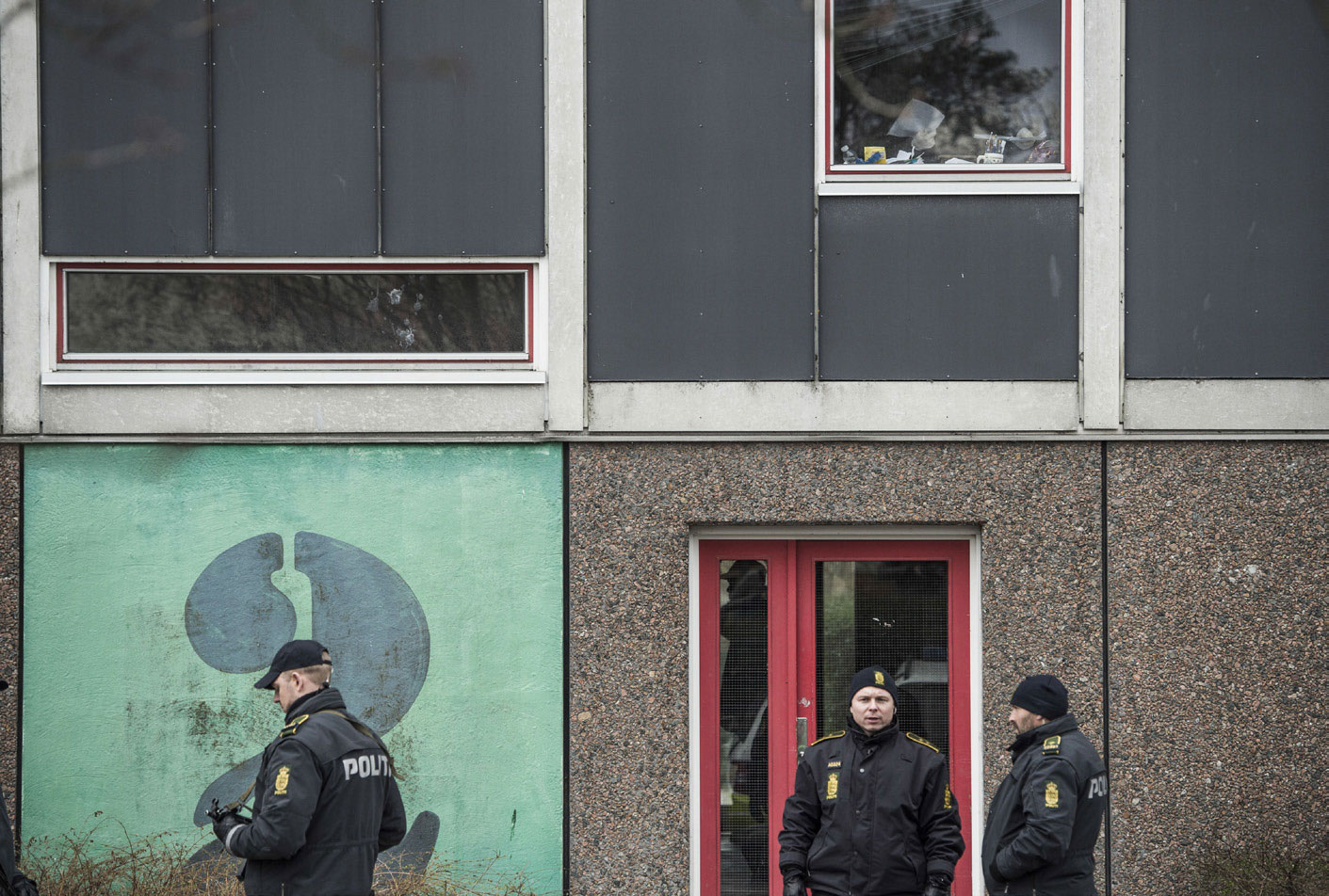 Danish police search an apartment block