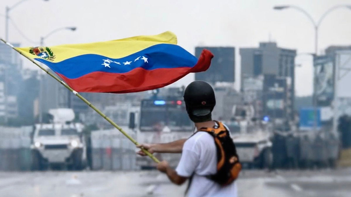 Protester facing the Venezuelan National Guard
