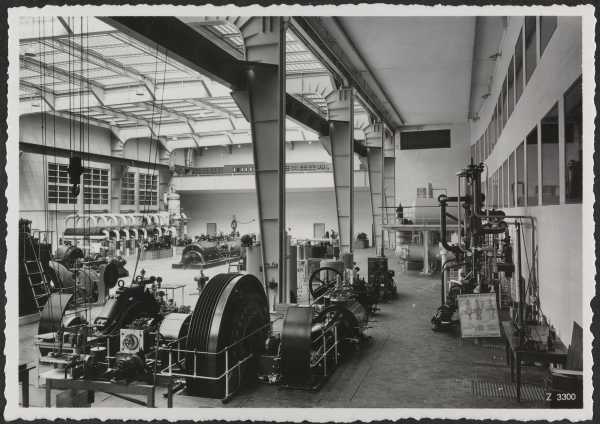 Vergrösserte Ansicht: Ursprünglich wurde im Maschinenlaboratorium mit «heavy machinery» geforscht und gearbeitet. Bild: ETH-Bibliothek Zürich, Bildarchiv