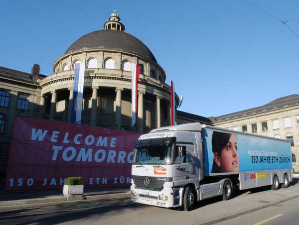 2005: Die ETH Zürich feiert ihr 150 Jahre-Jubiläum mit dem Slogan «Welcome tomorrow» und vielen Veranstaltungen für die Bevölkerung. (Bild: ETH Zürich)