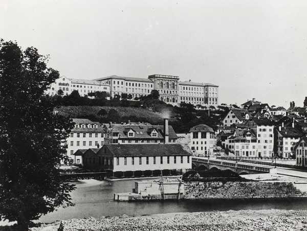 1864: Das ETH-Hauptgebäude hat noch keine Kuppel. Auch die Brücke zwischen Hauptbahnhof und Central wird erst 1871 erweitert.