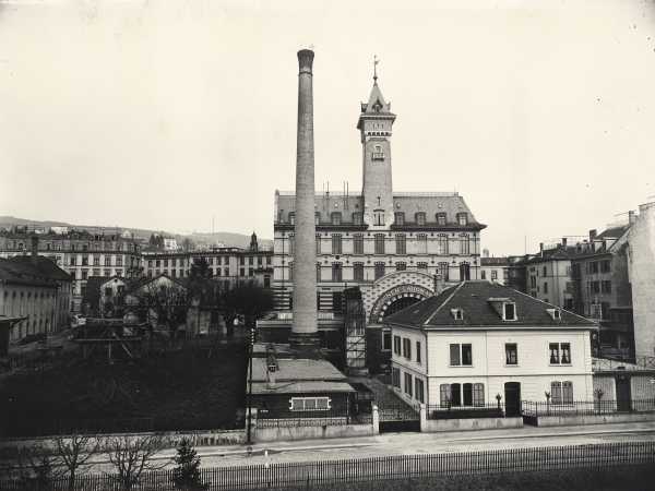 1905: Das erste Maschinenlaboratorium der ETH Zürich mit Hochkamin. Damals hatten gewisse ETH-Gebäude Turmaufbauten.