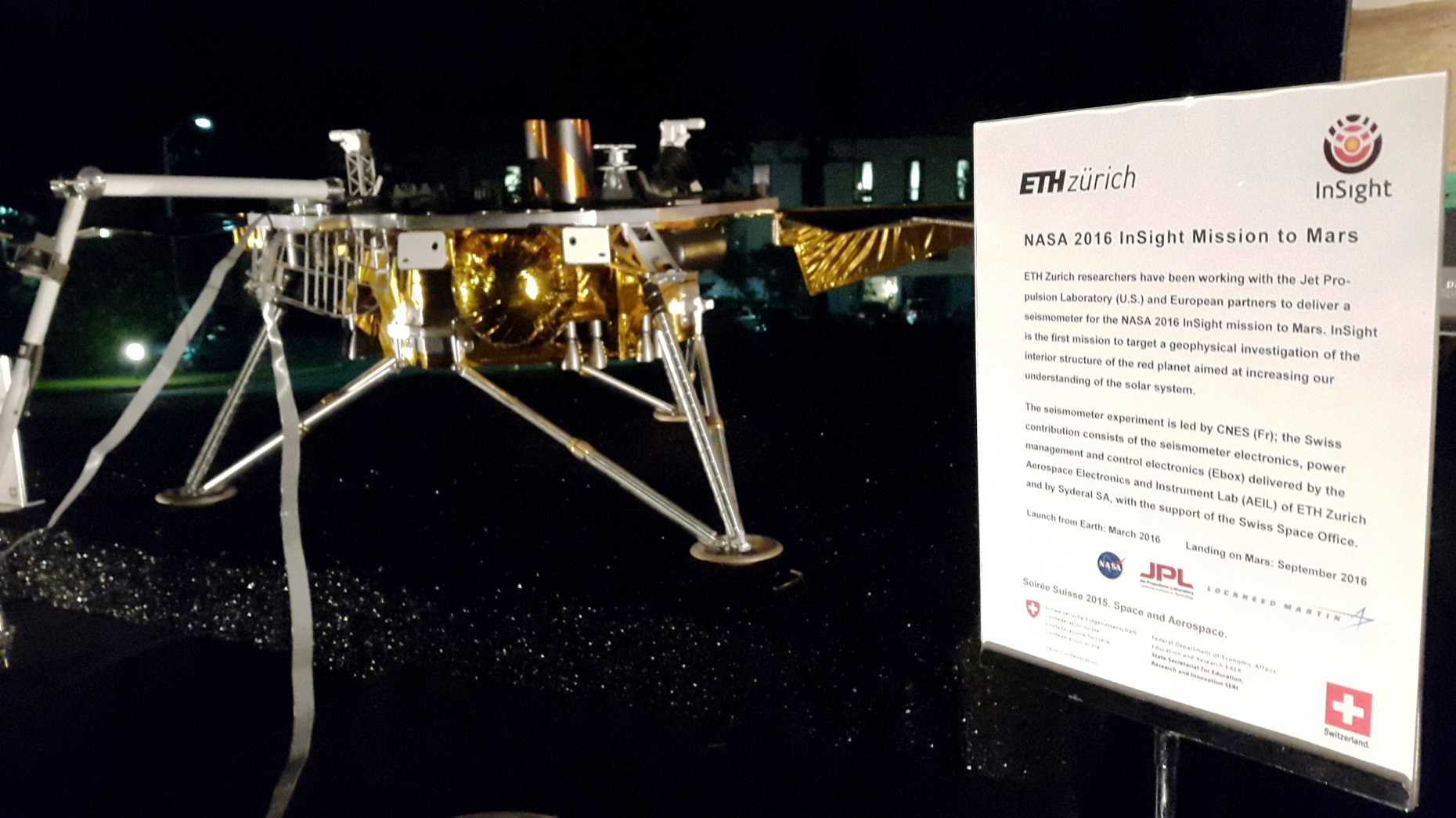 Vergrösserte Ansicht: Image of the InSight Mars Lander (1:2 scale model) displayed during the Soirée Suisse 2015 event in Washington D.C.   Photo: ETH Zurich, Kim Hunziker 