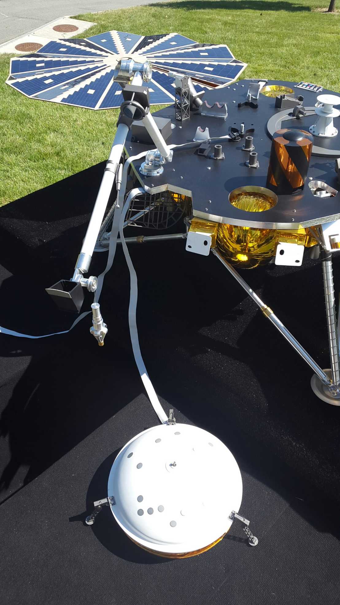 Image of the InSight Mars Lander (1:2 scale model) displayed during the Soirée Suisse 2015 event in Washington D.C.   Photo: ETH Zurich, Ulrike Kastrup