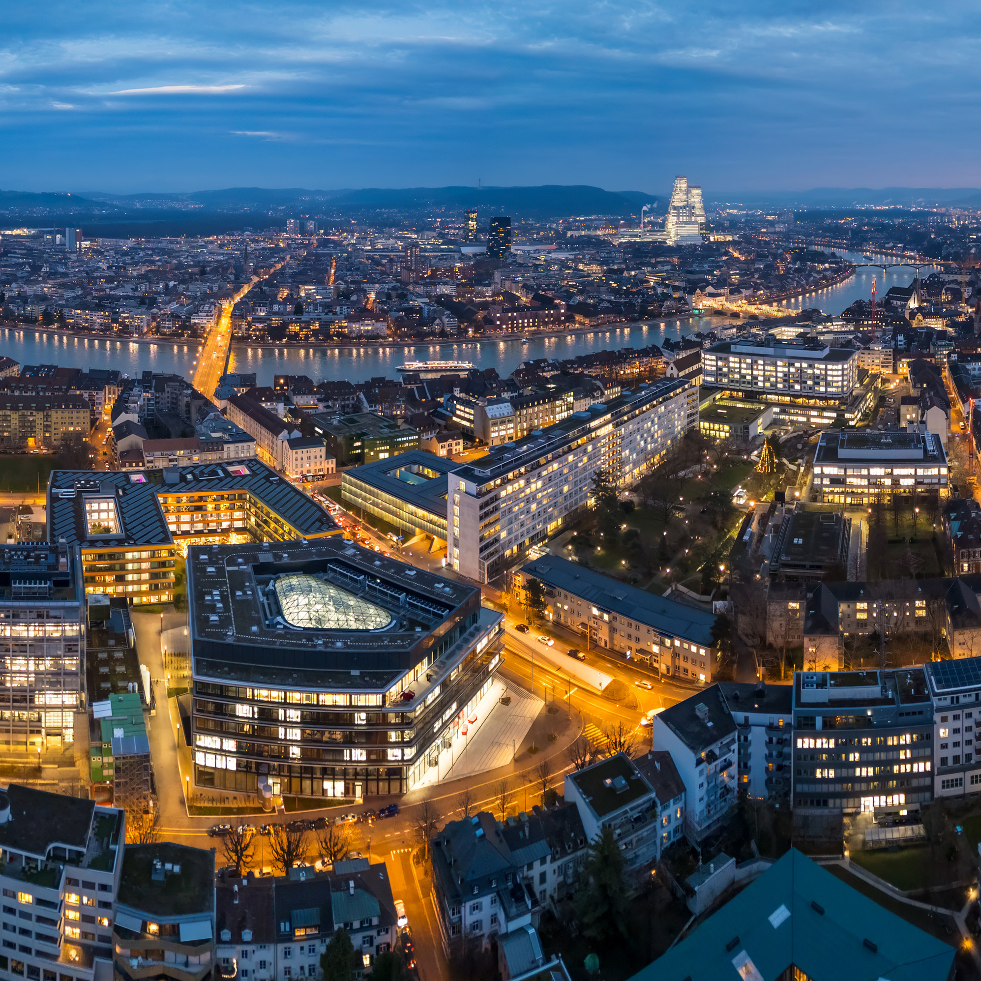 Vergrösserte Ansicht: Basel aus der Luft