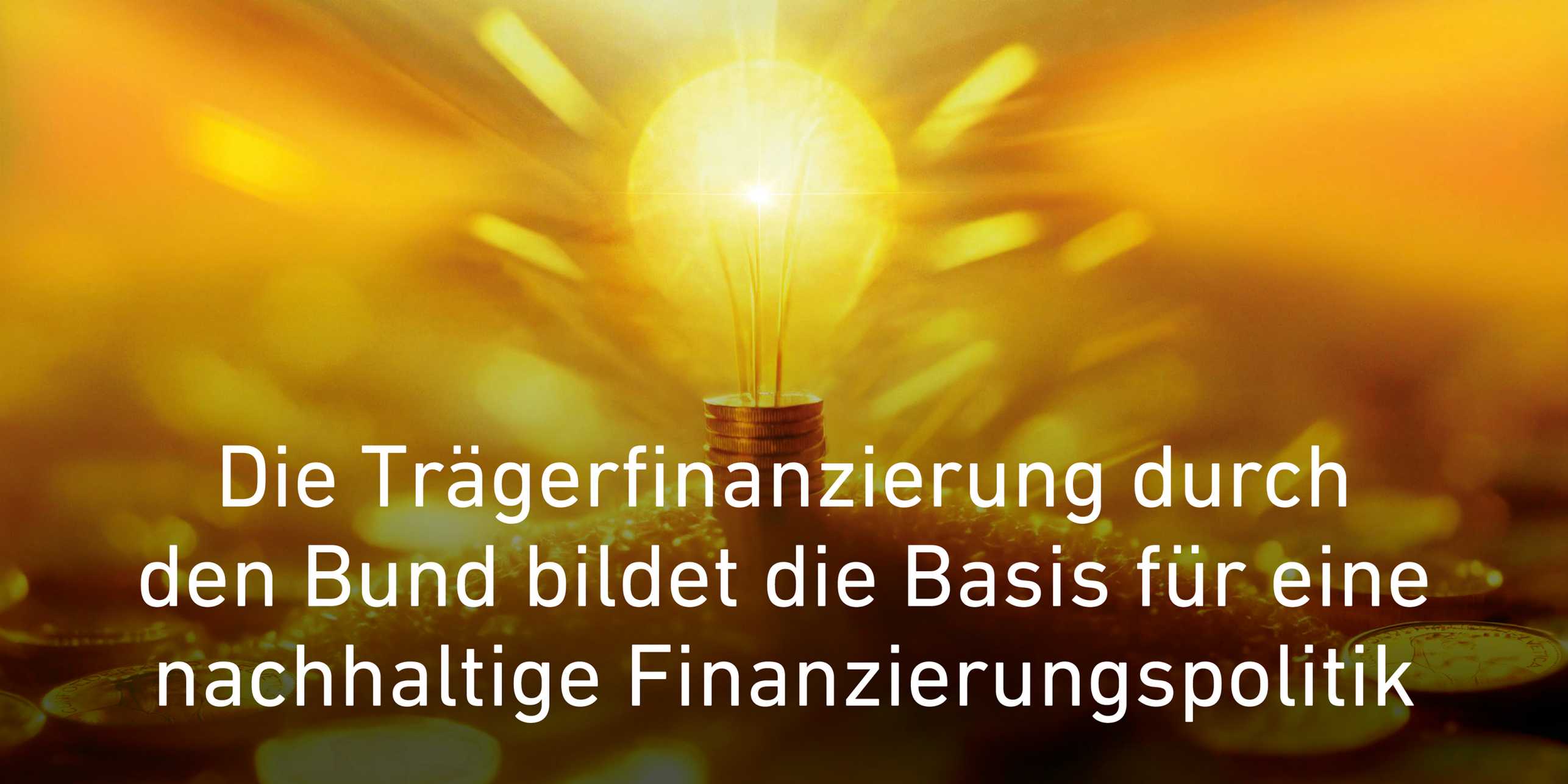 Leuchtende Glühbirne. Text: Die Trögerfinanzierung durch den Bund bildet die Basis für eine nachhaltige Finanzierungspolitik.