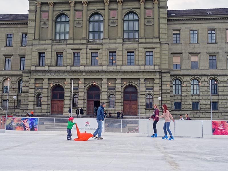 Ein Eisfeld für Gross und Klein. (Bild: ETH Zürich/Florian Meyer)