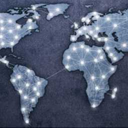 Weltkarte mit Netzwerk als Symbol für das Internet