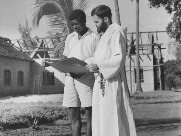 Paul von Moos (Bruder Edwin, Kapuzinermönch) in Ifakara (Tansania). (Bild: anonym/ Archiv für Zeitgeschichte)