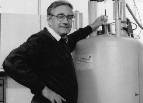 Richard Ernst, der Chemie-Nobelpreisträger von 1991, war seinerseits langjähriges Mitglied der Forschungskommission und von 1990 bis 1994 auch deren Präsident. (Bild: Bildarchiv der ETH-Bibliothek)