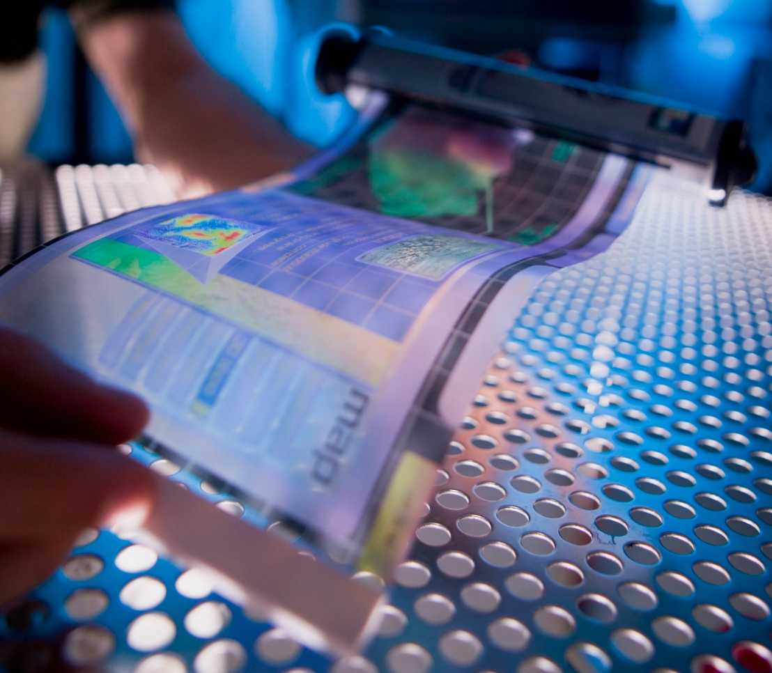 Vergrösserte Ansicht: Bildschirm der Zukunft: Das biegsame Display besteht aus organischen Polymeren. Es wurde von der Arizona State University entwickelt.