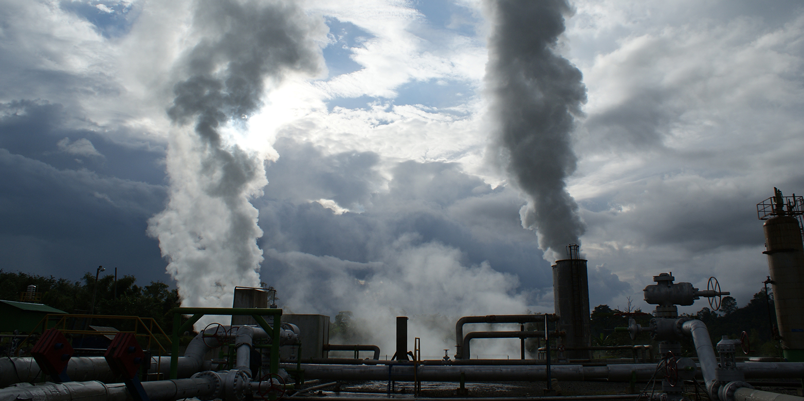 Die Nutzung von Erdwärme wird immer wichtiger: Geothermiekraftwerk in Indonesien. (Foto: TU Delft)