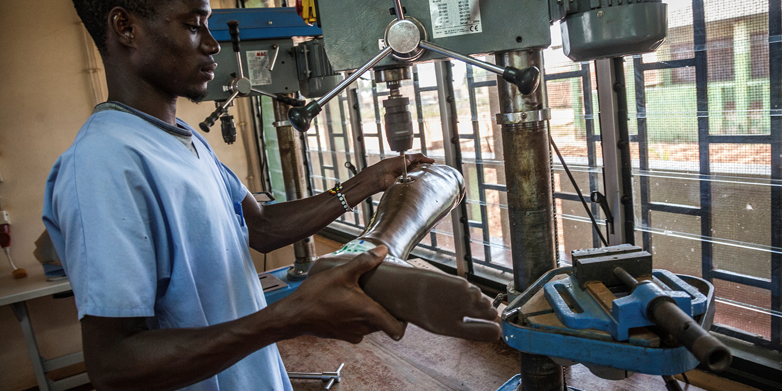 Produktion von Prothesen in Guinea-Bissau
