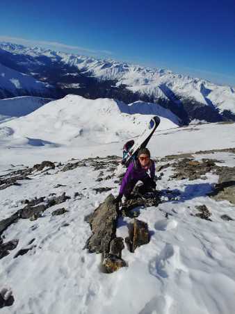 Nicole Aegerter auf Skitour in den Bergen