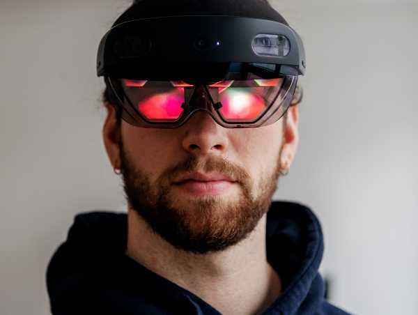 Nutzer einer Augmented-Reality-Brille
