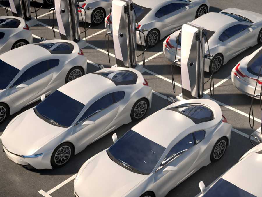 Elektromomobilität. Das Bild zeigt zehn Autos an Ladestationen. (Bild: unlimit3d / Adobe Stock)