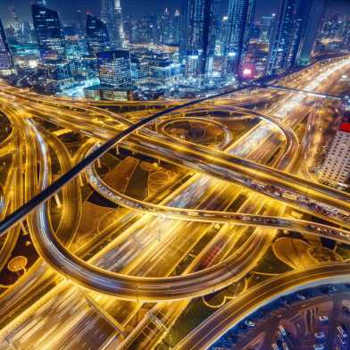 Verkehrssituation in Dubai bei Nacht
