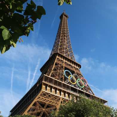 Olympische Ringe auf dem Eifelturm