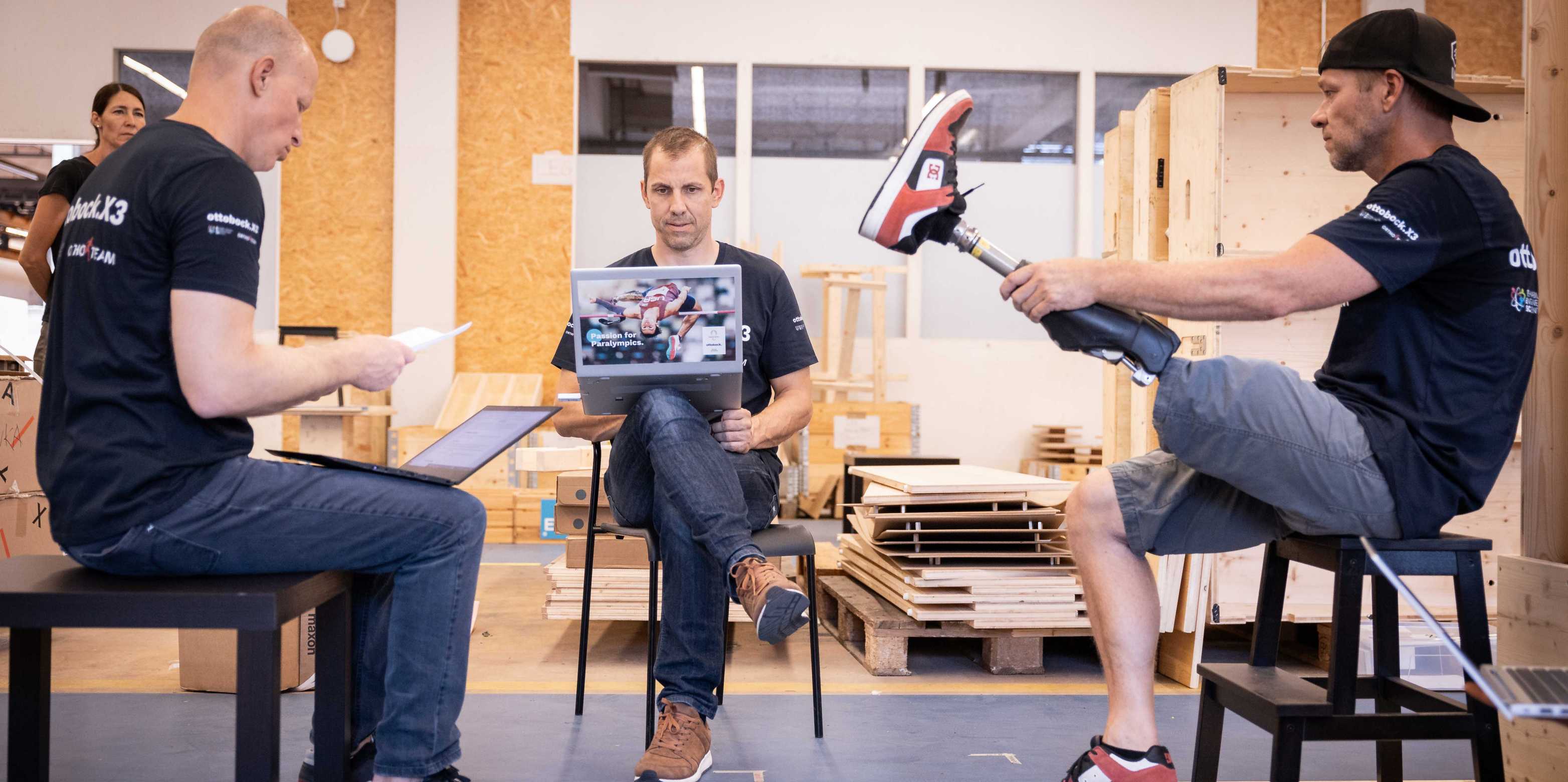 Das Cybathlon-team Ottobock.X3 unterhaltet und trainiert mit dem Cybathlon-Pilot Filip Pockelé 