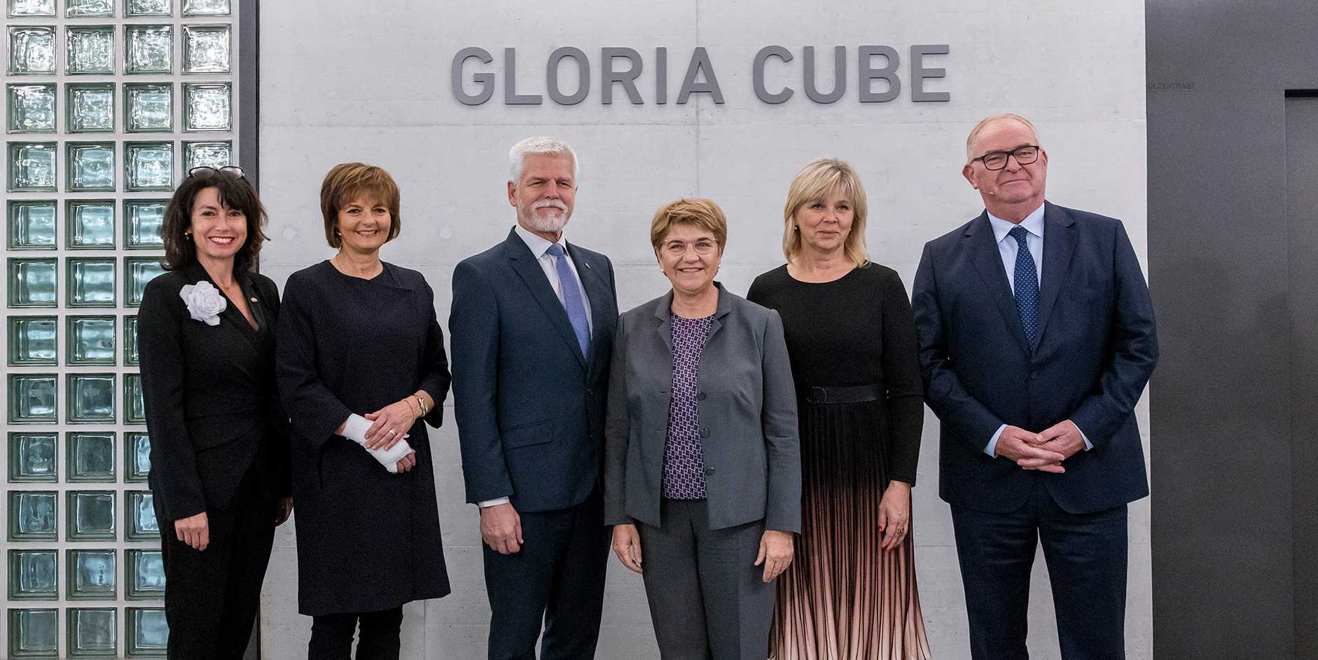 Jana Havrdová, Vizepräsidentin der tschechischen Handelskammer, Alt-Bundesrätin Ruth Metzler, Präsidentin von Switzerland Global Enterprise, Staatspräsident Petr Pavel, Bundesprädidentin Viola Amherd, Eva Pavlová, Economiesuisse-Präsident Christoph Mäder im Gloria Cube Gebäude