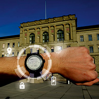Smart Watch symbolisiert Kommunikation mit anderen Geräten