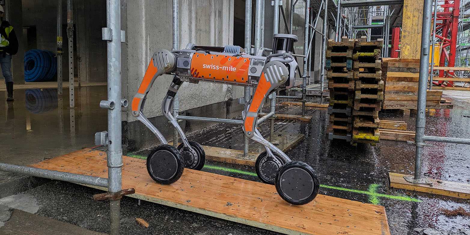Swiss-Mile robot rolls down a ramp on a building site