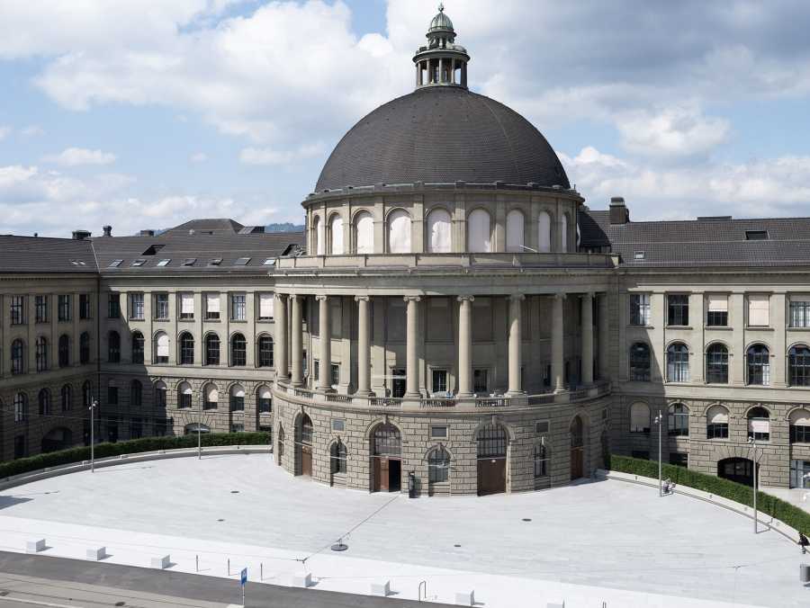 The link leads to the website about the renovation of the ETH main building.