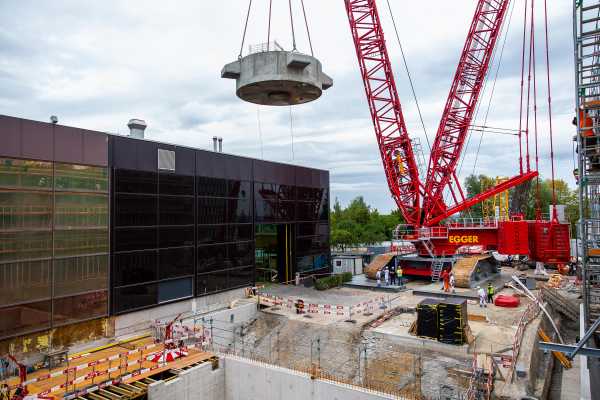 It weighs 245 tonnes and was lifted into place with a special crane. (Image: ETH Zurich / Nicola Pitaro)