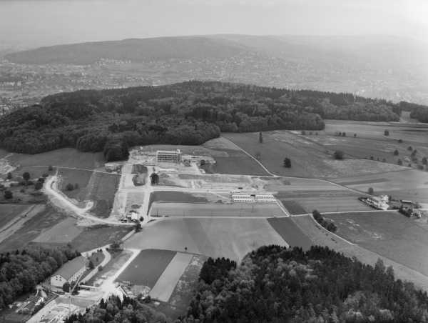 1964: The nuclear physics building (HIK) is built on the first construction site. (Photograph: ETH Library / Comet Photo AG)