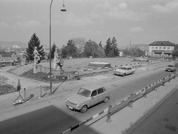 1972: Cars still drive aboveground past ETH, but the current Polyterrasse with its underpass is under construction. (Photograph: ETH Library / Kurt Schollenberger).