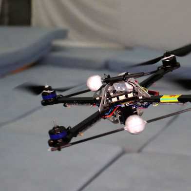 Quadcrocopter flying with only three propellers