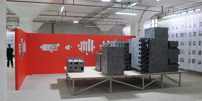 Enlarged view: Exhibition display with a model of the studied area. 