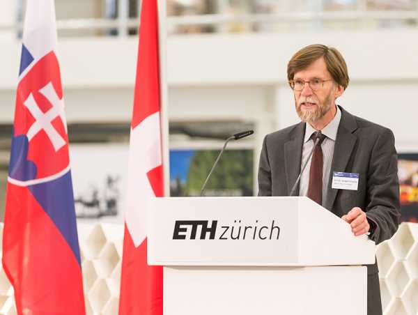 ETH Professor Joseph Schwartz presents the Arch-Tec-Lab.