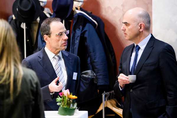Lino Guzzella and Alain Berset in conversation.