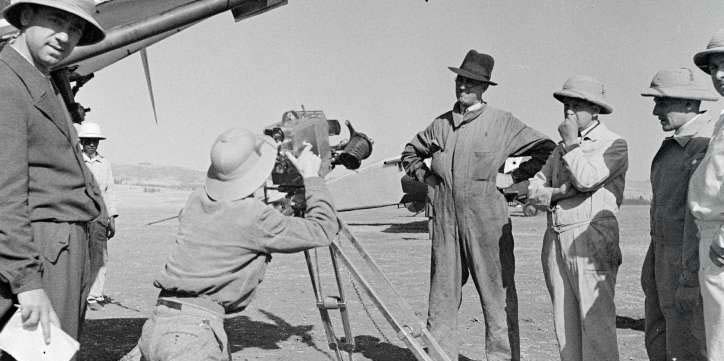 Enlarged view: Walter Mittelholzer taking photographs on an airfield in Addis Ababa