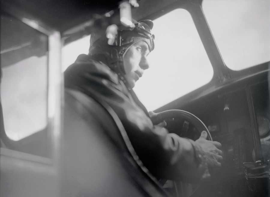 Enlarged view: Mittelholzer als Pilot