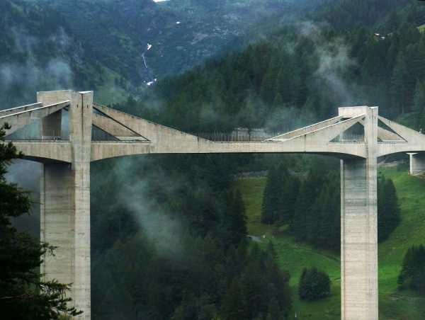 Ganter-Bridge, Simplon Pass (Photo: Ganterbrücke by rosmary on Wikipedia, CC BY 2.0)