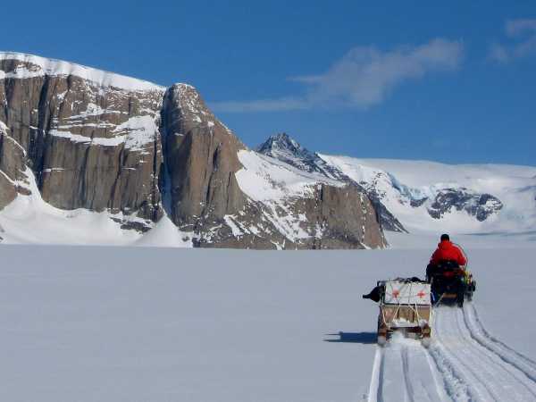Ground penetrating radar (GPR) survey at  Starbuck Glacier, Antarctica. (Photo: Daniel Farinotti)