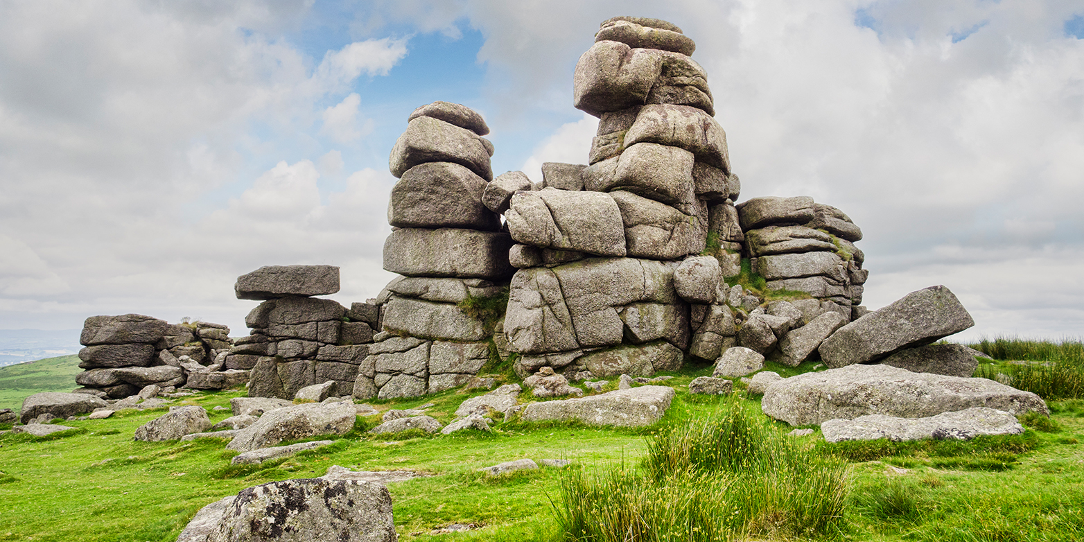 The weathering of rocks - in the picture granite blocks in the Dartmoor National Park (GB) - removes CO<sub>2</sub> from the atmosphere. (Photograph: Colourbox)