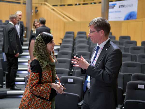 Enlarged view: Roya Mahboob,Tech CEO in Afghanistan, and Joël Mesot.