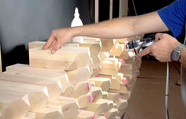 Wooden blocks are beeing arranged