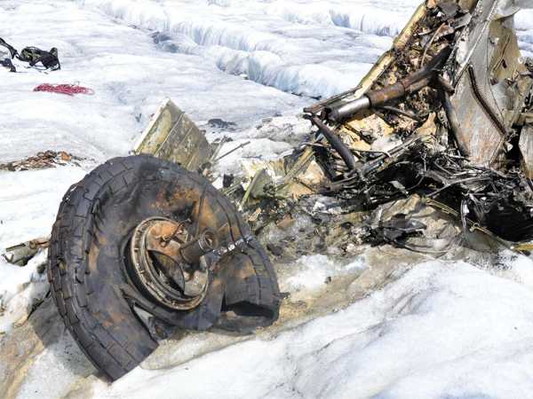 Parts of the wreck of the US aircraft Dakota on the Gauli Glacier