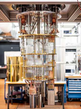 Quantum-computing chip in the cryostat