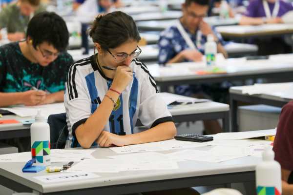 The participants concentrated during the examination.