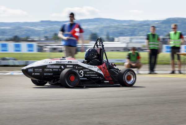 The start of the test. The picture shows the electric race car, with team members in the background.