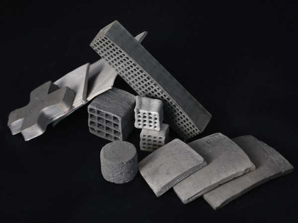 Metal sponges for cooling and filtering in various shapes.