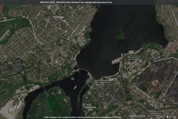 Bird's eye view of the reservoir and dam.