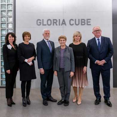 Jana Havrdová, Vice-President of the Czech Chamber of Commerce, former Federal Councillor Ruth Metzler, President of Switzerland Global Enterprise, President Petr Pavel, Federal President Viola Amherd, Eva Pavlová, Economiesuisse President Christoph Mäder in the Gloria Cube building