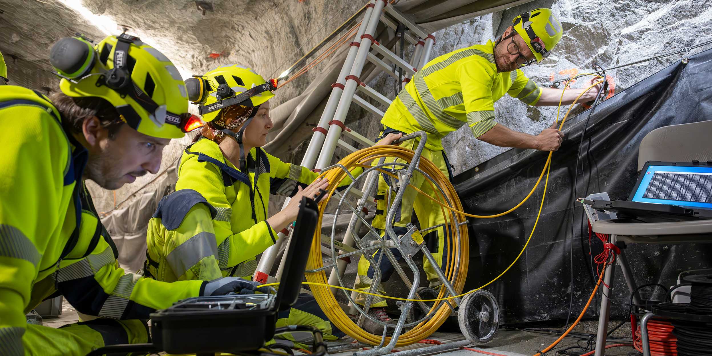 ETH researchers take measurements underground